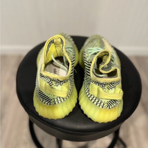 Yeezy “yeezreel” size 6 - Picture 4 of 5